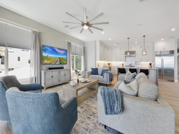 Luxe Rental Located between City Pier and Rod N Reel Pier